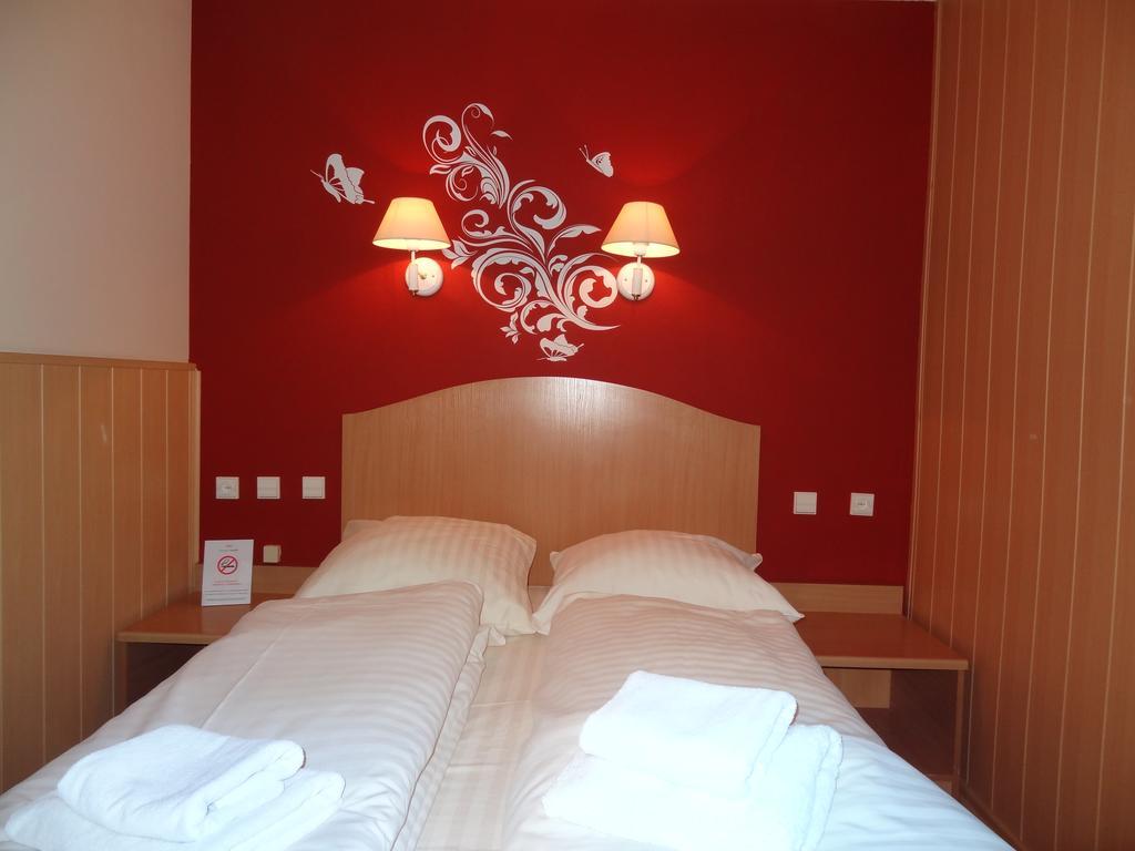 Hotel Atlantis Poznań Esterno foto
